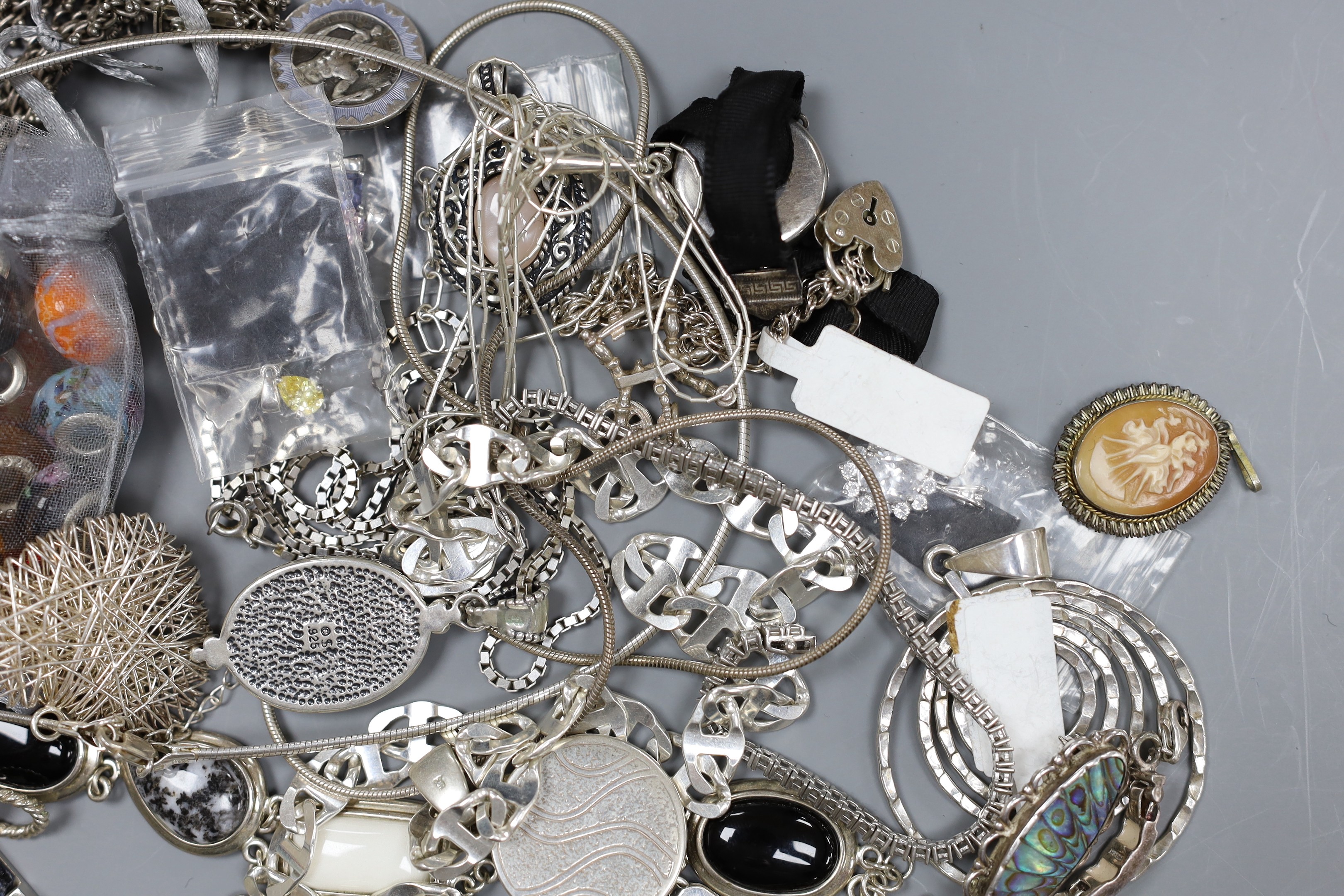 A quantity of white metal and other jewellery